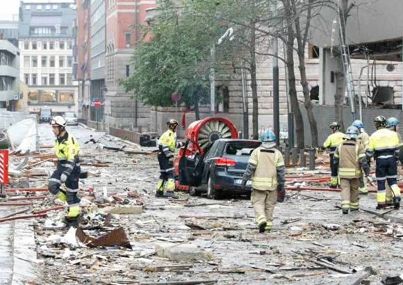 Reuters - El edificio que alberga las oficinas del primer ministro noruego result&#243; seriamente afectado.