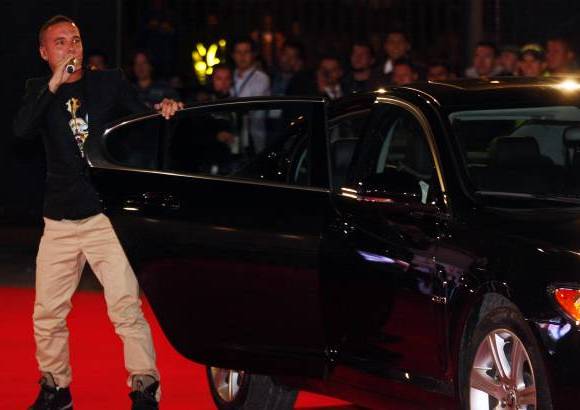 Mauricio Alvarado-Colprensa - J Balvin lleg&#243; a la gala con un look juvenil y deportivo, muy acorde con su m&#250;sica urbana.