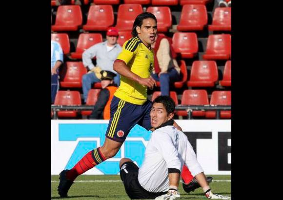 Reuters - Colombia, con un juego más deslucido que ante Argentina, tuvo la suerte de cara a puerta que le faltó el otro día.