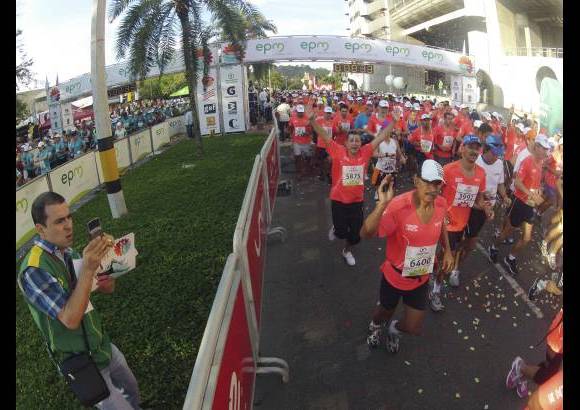 Esteban Jaramillo y Sebastián Salazar - Más de 10 mil competidores se dieron cita en esta histórica cita deportiva que se corría en las modalidades de 5, 10, 21 y 42 kilómetros.