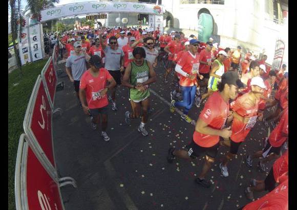 Esteban Jaramillo y Sebastián Salazar - Más de 10 mil competidores se dieron cita en esta histórica cita deportiva que se corría en las modalidades de 5, 10, 21 y 42 kilómetros.