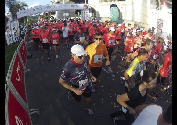 Esteban Jaramillo y Sebastián Salazar - Más de 10 mil competidores se dieron cita en esta histórica cita deportiva que se corría en las modalidades de 5, 10, 21 y 42 kilómetros.