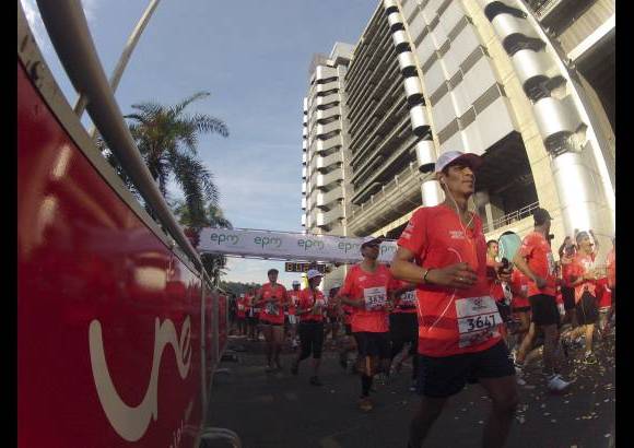 Esteban Jaramillo y Sebastián Salazar - Más de 10 mil competidores se dieron cita en esta histórica cita deportiva que se corría en las modalidades de 5, 10, 21 y 42 kilómetros.