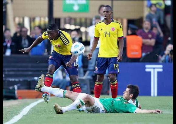 Reuters - En la segunda mitad Bolivia avanzó un poco sus líneas para tratar de inquietar al rival, pero el elenco tricolor volvió a recuperar el balón y siguió creando opciones.