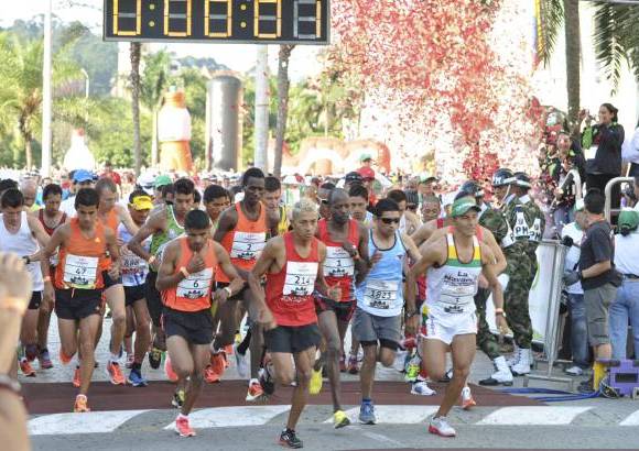 Esteban Jaramillo y Sebastián Salazar - Más de 10 mil competidores se dieron cita en esta histórica cita deportiva que se corría en las modalidades de 5, 10, 21 y 42 kilómetros.