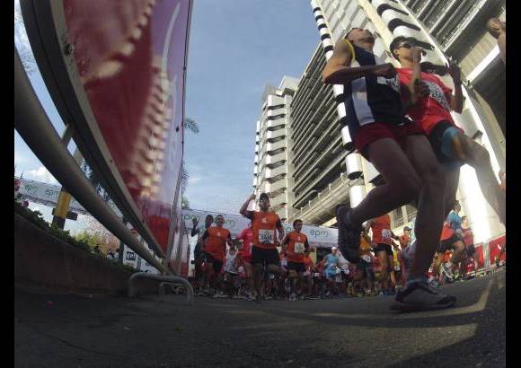 Esteban Jaramillo y Sebastián Salazar - Más de 10 mil competidores se dieron cita en esta histórica cita deportiva que se corría en las modalidades de 5, 10, 21 y 42 kilómetros.