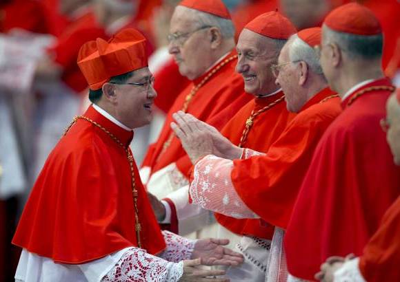 Foto AP - El Papa Benedicto XVI hizo el sábado a seis prelados noeuropeos cardenales de la iglesia Católica, minando el dominio del Viejo Continente del grupo de elite que algún día elegirá a su sucesor.