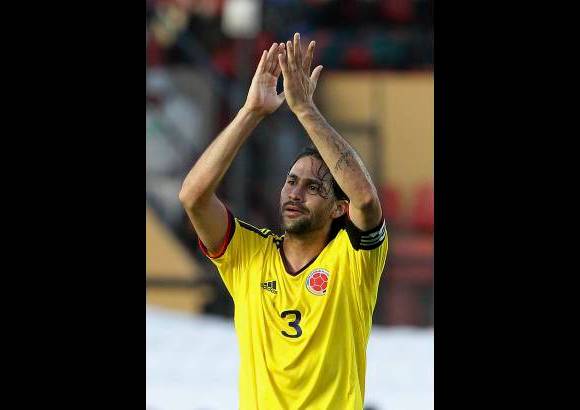 Reuters - Amaranto Perea le regaló su camiseta a un aficionado en oriental y Yepes (foto) le agradeció con aplausos el respaldo.