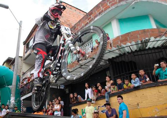 Hernán Vanegas - Más de un espectador se quedó sin aire y con la boca abierta al ver pasar a cada uno de los participantes.
