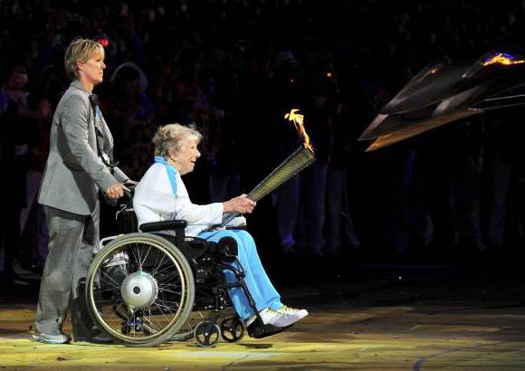 Reuters - El último relevo fue para Margaret Maughan.