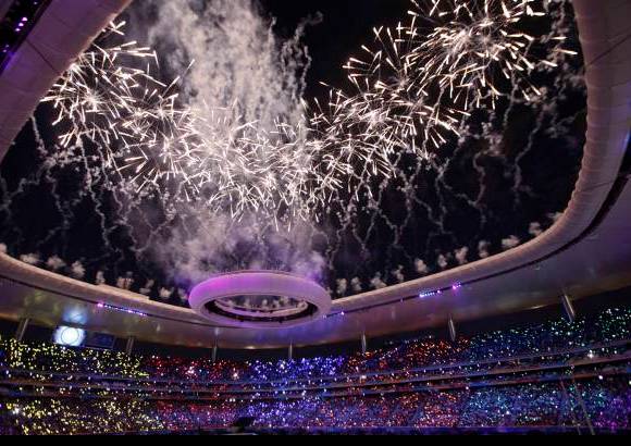 AP - Cerca de 49.000 espectadores presentes en el estadio Omnilife no dejaron de mostraron su entusiasmo durante la ceremonia.