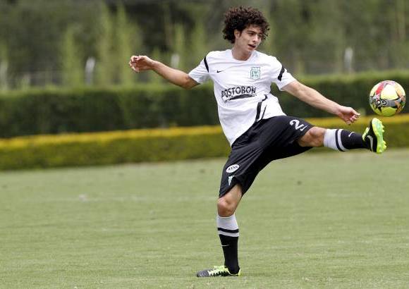 Donaldo Zuluaga - Stefan Medina juega bien de central y de lateral.