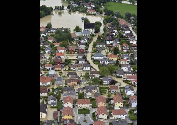 AP - Vista a&#233;rea del paisaje inundado de Kolbermoor, cerca de Rosenheim, el sur de Alemania.