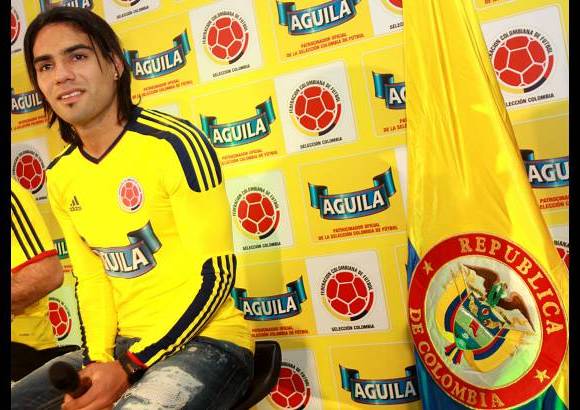 Colprensa - Humilde, sencillo y con muchas ganas de brillar en lo personal y en lo colectivo para dejar lo m&#225;s alto posible los colores de Colombia, se mostr&#243; el delantero Radamel Falcao Garc&#237;a, jugador samario estrella del f&#250;tbol europeo con el Porto de Portugal y quien est&#225; a la espera de tener una buena actuaci&#243;n con la selecci&#243;n durante la Copa Am&#233;rica.