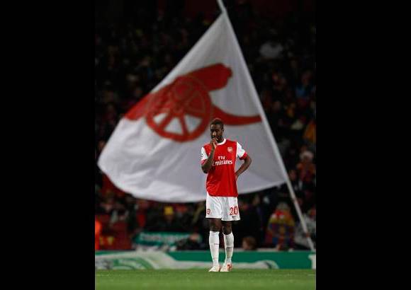 Reuters - Se avizoraba un resultado abultado, pero el Arsenal no se dio por informado e invirti&#243; el tr&#225;mite al echar mano a su coraje ante un Barcelona que acab&#243; pagando caro el no haber sido m&#225;s incisivo.