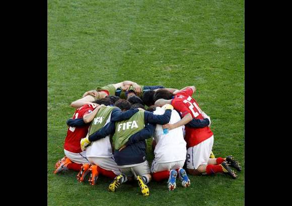 Reuters - Los jugadores de Corea del Sur celebran el triunfo sobre Grecia en la segunda fecha del Mundial.