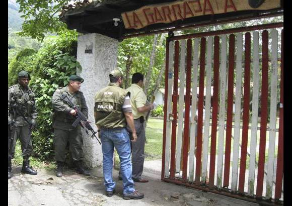 NELSON MATTA COLORADO - Escena del allanamiento policial a la finca de Vicente Casta&#241;o en 2007, en la vereda El Noral de Copacabana.