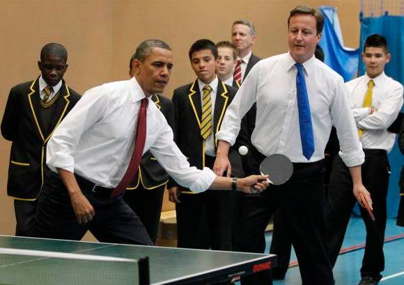 Reuters - El presidente Obama y el primer ministro ingl&#233;s, David Cameron jugaron una partida de tenis de mesa.