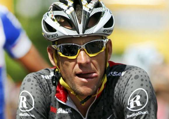 Foto Reuters - Lance Armstrong enfrenta un esc&#225;ndalo por dopaje, en el que perdi&#243; sus t&#237;tulos y fue suspendido de por vida.
