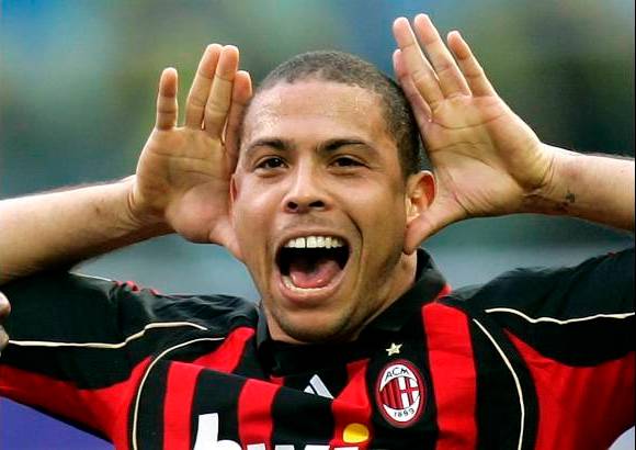 Reuters - Tras otra operación de rodilla cuando jugaba en el AC Milan, regresó a Brasil y se unió al Corinthians en el 2009.