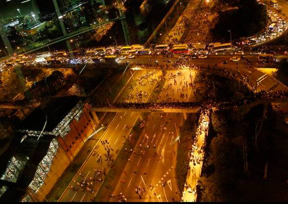 Jaime Pérez - El metro estaba con descuento especial y realmente no le cabía un alma.