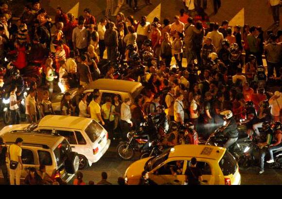 Jaime Pérez - Miles de paisas aceptaron la invitación de la Alcaldía de Medellín para celebrar el Bicentenario de la Independencia.