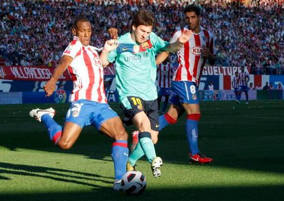 Juan Medina, Reuters-Madrid, España - Amaranto Perea, marcado por Messi, en el 2-1 del Barcelona ante el Atlético.