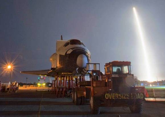 Reuters - La privatizaci&#243;n de la exploraci&#243;n espacial dio un salto crucial con la puesta en &#243;rbita de Dragon, la primera c&#225;psula comercial que llevar&#225; media tonelada de suministros a la Estaci&#243;n Espacial Internacional (EEI).