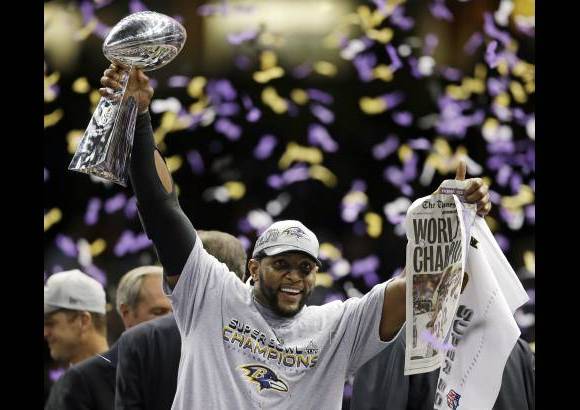AP - Ray Lewis, despu&#233;s de 17 temporadas como profesional, se despidi&#243; de la competici&#243;n (NFL) con el segundo t&#237;tulo de campe&#243;n.