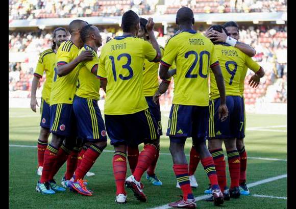 Reuters - Colombia certificó en su partido más cómodo la clasificación para cuartos como líder sólido con siete puntos e imbatido, mientras que Bolivia se despide pese a ser capaz de empatar con Argentina en el debut de la Copa América.