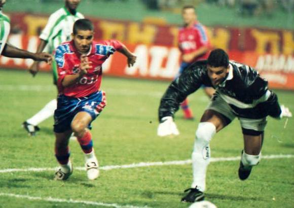 Foto archivo - El portero vallecaucano Miguel &#193;ngel Calero Rodr&#237;guez descrest&#243; con todo su talento en el club Independiente de Ginebra, el Club Sporting de Barraquilla, el Deportivo Cali, el Club Atl&#233;tico Nacional, el Pachuca y la selecci&#243;n Colombia.