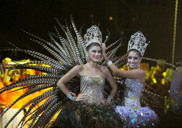 Colprensa - Este a&#241;o la reina del Carnaval es Andrea Jaramillo Char, quien fue coronada en el estadio Romelio Mart&#237;nez de la capital del Atl&#225;ntico.