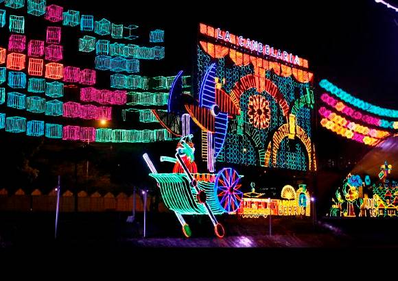 Juan Antonio S&#225;nchez - Pero no solo el r&#237;o tendr&#225; alumbrado, otros sitios como el Parque de Villa Hermosa, Bulevar de Castilla y el Parque del corregimiento San Antonio de Prado tambi&#233;n se encuentran iluminados por la alegr&#237;a de la Navidad.