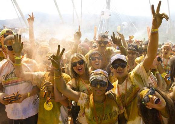 Esteban Vanegas - M&#225;s de 10.000 personas disfrutaron este domingo de los 5 kil&#243;metros m&#225;s divertidos del deporte. The color run pint&#243; de alegr&#237;a las calles de Medell&#237;n.