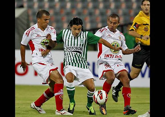 Julio César Herrera - Nájera fue sustituido por Elkin Calle a raíz de una molestia.