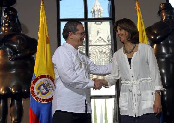 Jaime P&#233;rez - Holgu&#237;n y Pati&#241;o revisaron la agenda del primer Gabinete Binacional Ministerial.