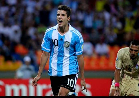 Juan Antonio S&#225;nchez - Lamela celebra uno de los tantos de penalti.