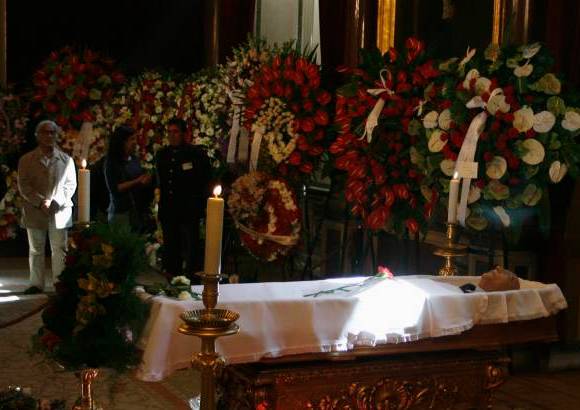 REUTERS - Los restos fueron velados por amigos, familiares y autoridades en el Ayuntamiento lisboeta, donde se celebr&#243; la ceremonia de despedida.