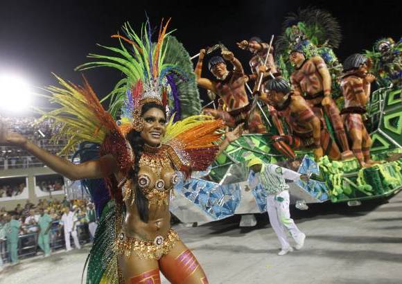 AP - Una inspiraci&#243;n en la selva amaz&#243;nica y las comunidades ind&#237;genas tuvo la escuela de samba Mocidade Independente de Padre Miguel.