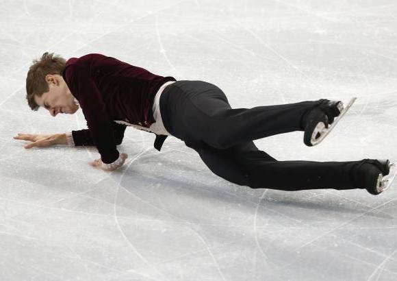 Reuters - Perder el equilibrio en una competencia de patinaje artístico es lo último que espera un competidor. Esta vez fue Richard Dornbush de Estados Unidos quien perdió puntos por esta caída.
