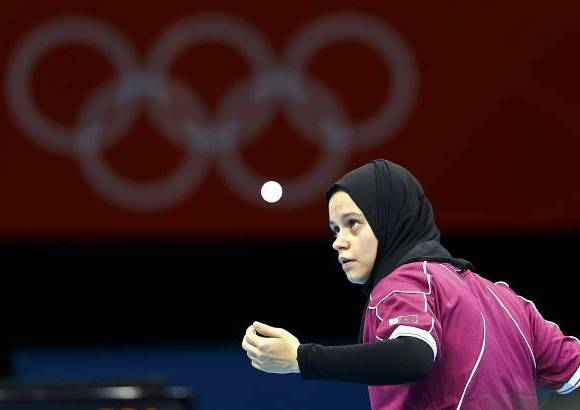 Reuters - Por motivos religiosos y de costumbres, las mujeres de Qatar incluyen en sus trajes deportivos, sus atuendos tradicionales. El respeto prima sobre todo.