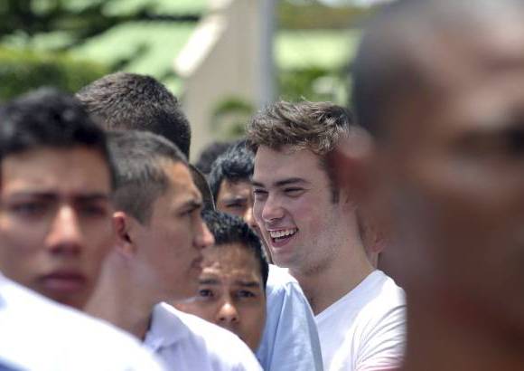 Presidencia de la Rep&#250;blica - Hoy empiezo una gran experiencia que voy a recordar por el resto de mi vida. Me siento muy orgulloso de pertenecer al glorioso Ej&#233;rcito, escribi&#243; en Twitter, Esteban Santos.