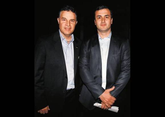 Fotos JAIME P&#201;REZ - El alcalde An&#237;bal Gaviria junto a Juan David P&#233;rez, de la Andi.