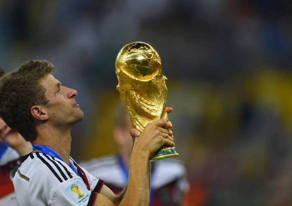 FOTO AFP - Alemania, campeona del Mundial de Brasil 2014 al ganar en la prórroga de la final a Argentina (1-0) en el estadio de Maracaná de Río de Janeiro, sumó su cuarto título de esta competición, de la que no era el vencedor desde hace 24 años, desde Italia 90' ante el mismo rival con idéntico marcador.
