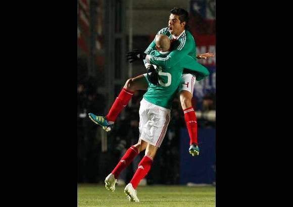 Reuters - Chile, que dominó todo el partido, sufrió un gol a los 40 minutos en una jugada aislada de México que anotó Néstor Araujo.