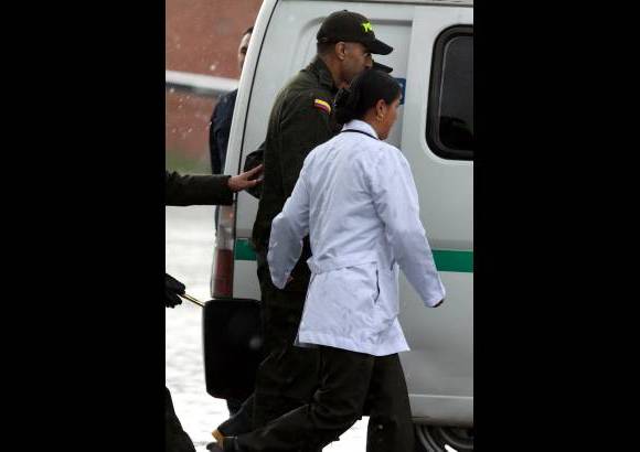 Ra&#250;l Palacios-Colprensa - Al parecer, el ya exreh&#233;n fue perseguido por los rebeldes, que le lanzaron granadas, la causa de las heridas que presenta en el rostro.