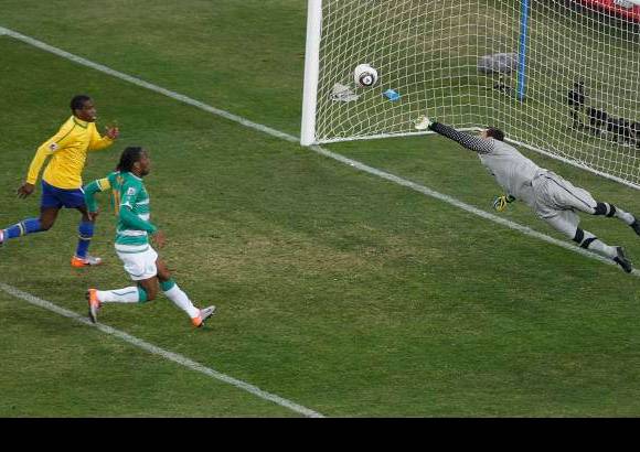 Reuters - El capit&#225;n marfile&#241;o, Didier Drogba, anot&#243; el gol para su equipo a los 79 minutos.