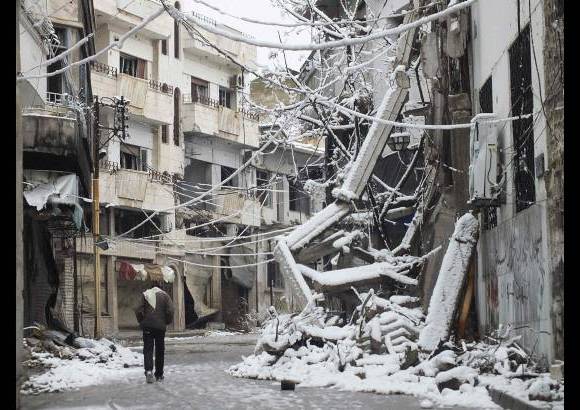 Reuters - El frio y la destrucci&#243;n, una particular combinaci&#243;n en Homs, Siria.
