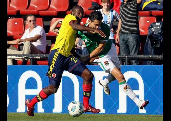 Reuters - El partido arrancó trabado y sin ritmo. Bolivia presionó bien la salida de Colombia en los primeros minutos, aunque cuando recuperaba el balón se le apagaban las luces.