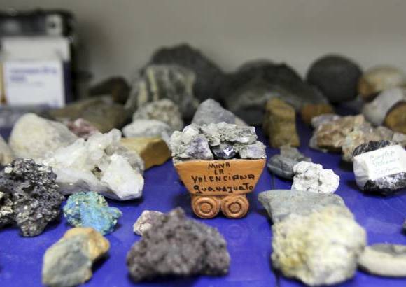 Foto Paulo Andr&#233;s Montoya - Muestras de cenizas y piedras que se recolectan en los volcanes de influencia de ese observatorio.